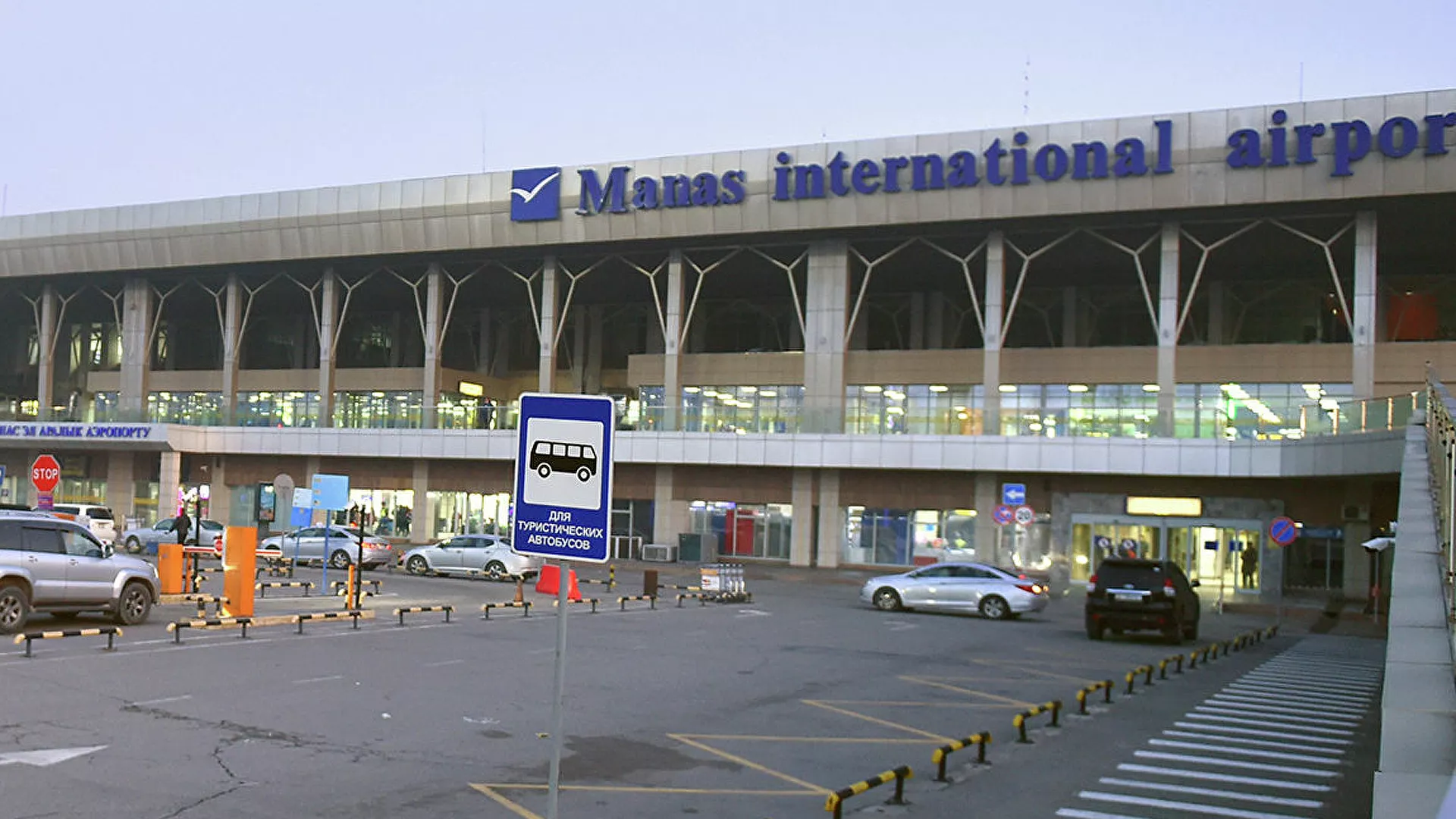 Вылет аэропорта манас. Манас аэропорт Ош. Аэропорт Манас Бишкек. Манас аэропорт 2022. Аэропорт Манас сейчас.